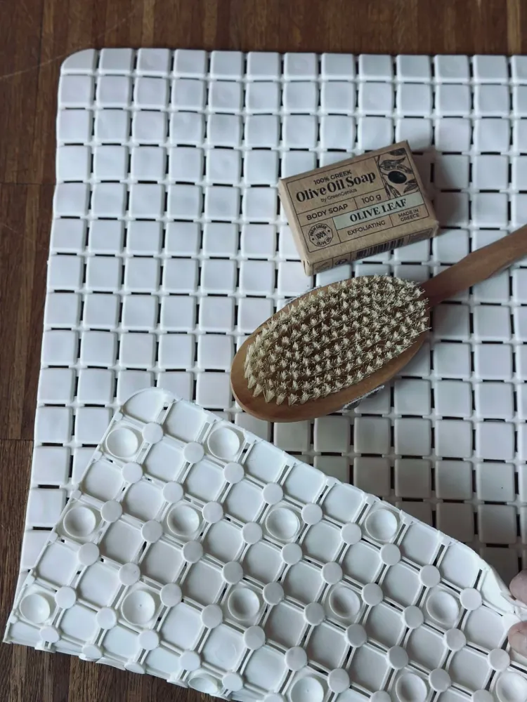 Badematte med sugekopper - White