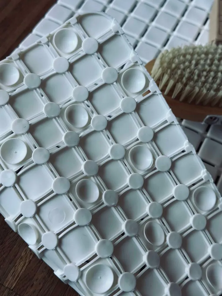 Badematte med sugekopper - White