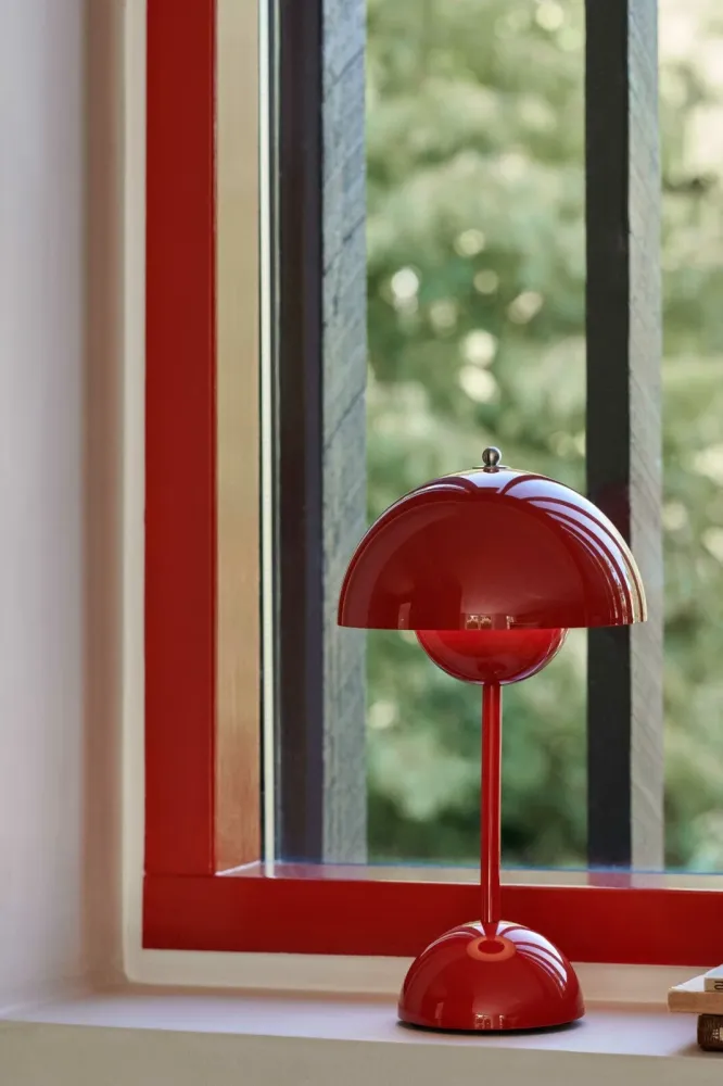 FLOWERPOT Table VP9, Vermilion red