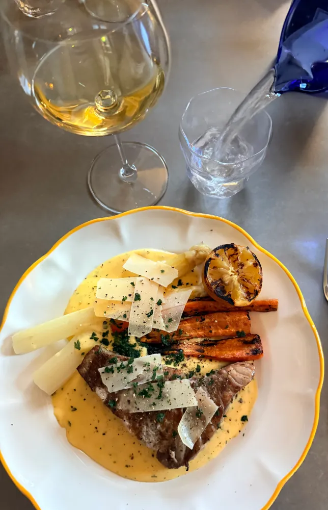 Dinner Plate Yellow Line