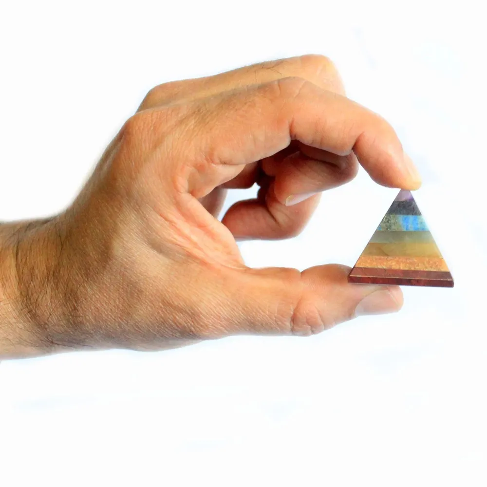 Chakra krystallpyramide 30-35mm