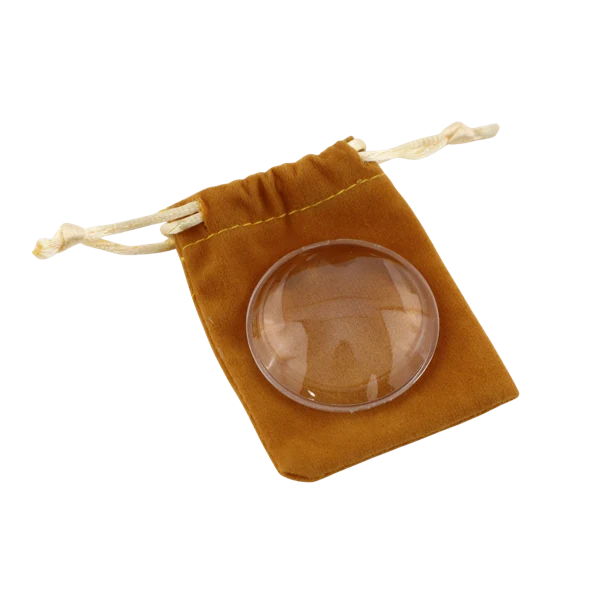 Forstørrelsesglass i lommestørrelse med liten stoffpose