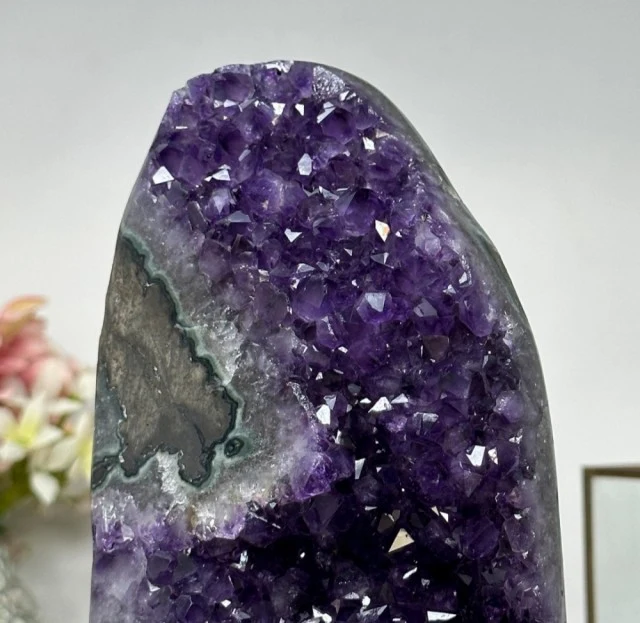 MÅNEDENS UTVALGTE / Uruguay Polished Amethyst Stone, Deep Purple Amethyst Specimen, 20x11cm - AWS0555 incl. Metal Stand
