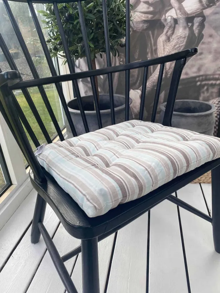 Futon-hynde – Stripet lys blå / sand – 40×40