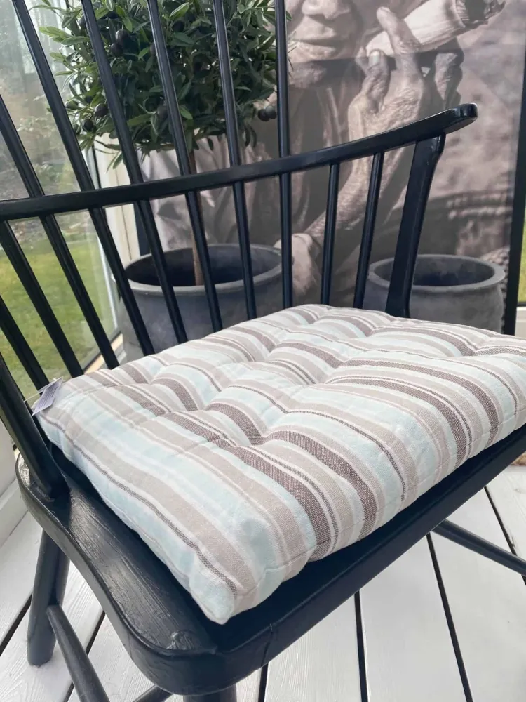 Futon-hynde – Stripet lys blå / sand – 40×40