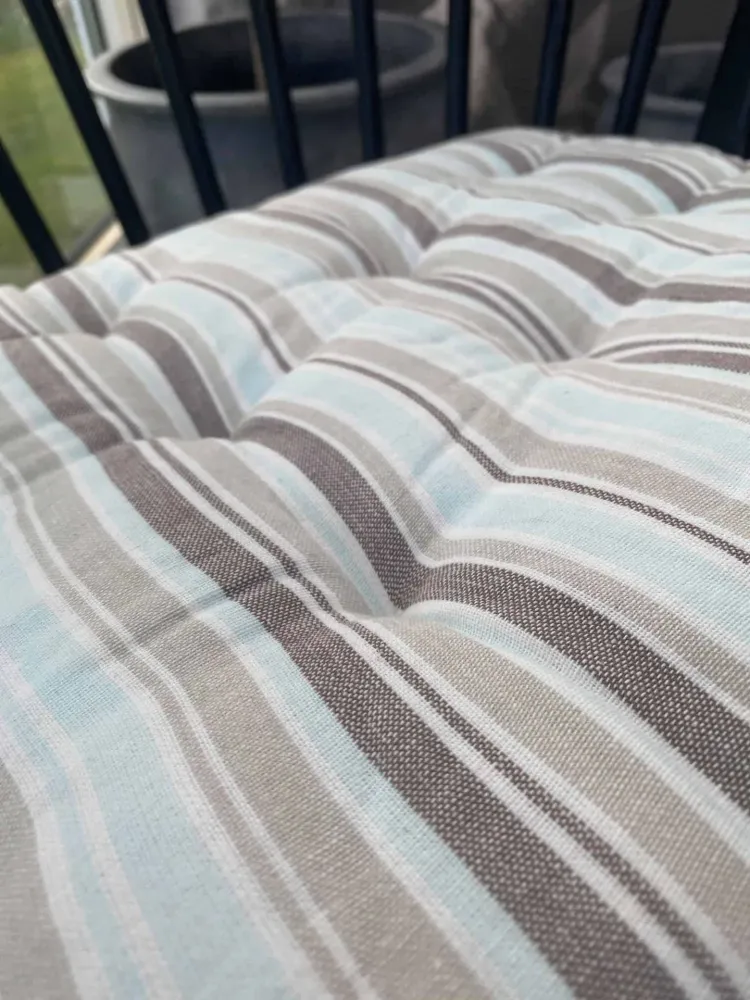 Futon-hynde – Stripet lys blå / sand – 40×40