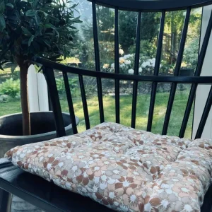 Futonpute – Blomst i rustfarger 40×40