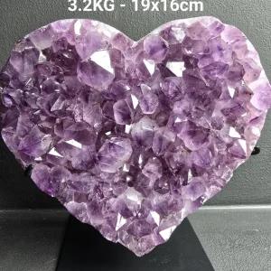 MÅNEDENS UTVALGTE / Genuin Ametista do Sul Ametyst Heart / Brazilian High Quality AAA+ Ametyst HEART, 3.2KG - 19x16x8cm