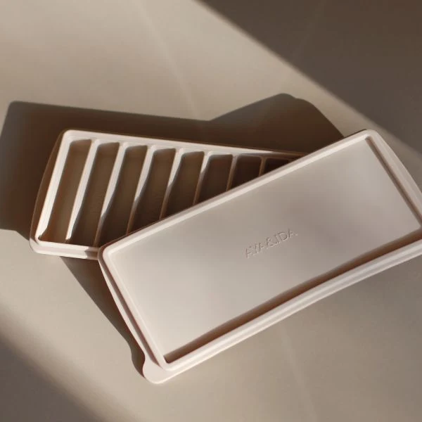 AYA&IDA Ice Cube Tray – Cream Beige – fleksibel isbitform i silikon