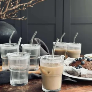 Latteglass med lokk og sugerør - 6 stk