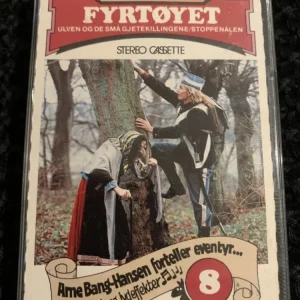 Fyrtøyet. Ulven og små gjetekillingene / stoppenålen. 1983 . Kassettbok.