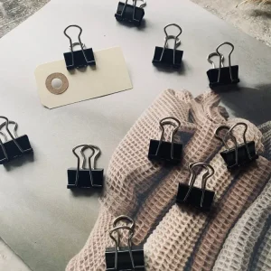 Pakke med 10 stk mini klemmer, svart