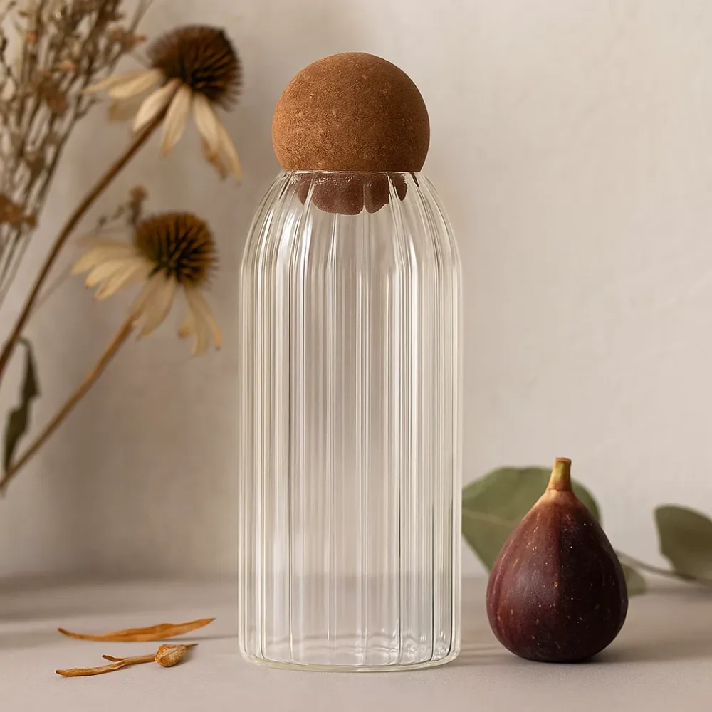 Glasskrukke med riller 20cm med korklokk i kuleform
