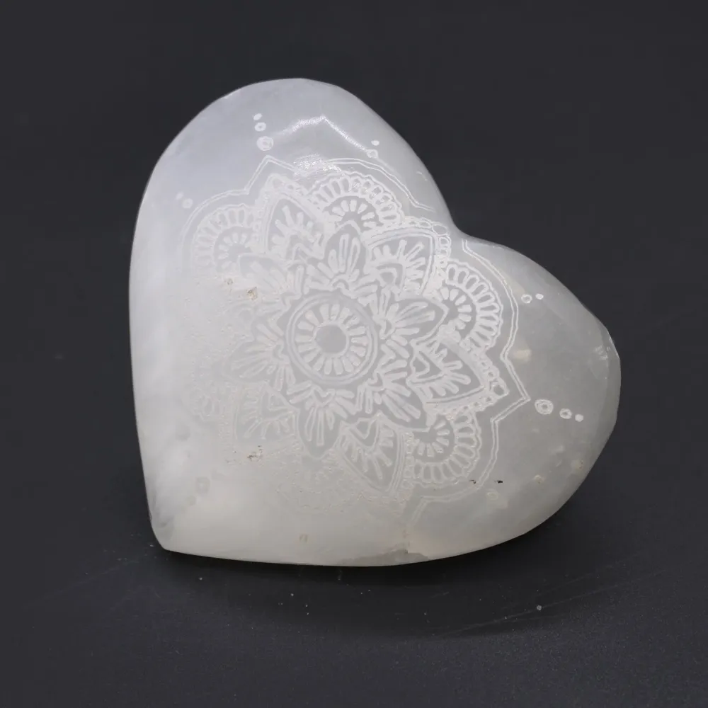 Selenitt Hjerte Mandala Gravert 7-8cm