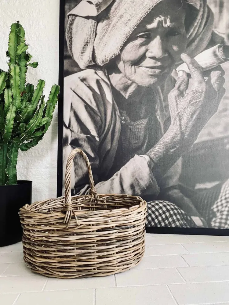 Bykurv i grå rattan