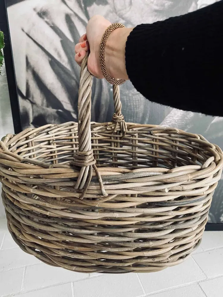 Bykurv i grå rattan