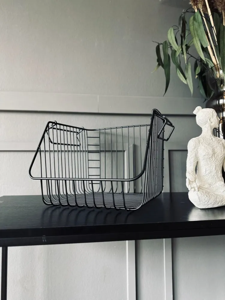 Kurv til oppbevaring - Svart stabelbar