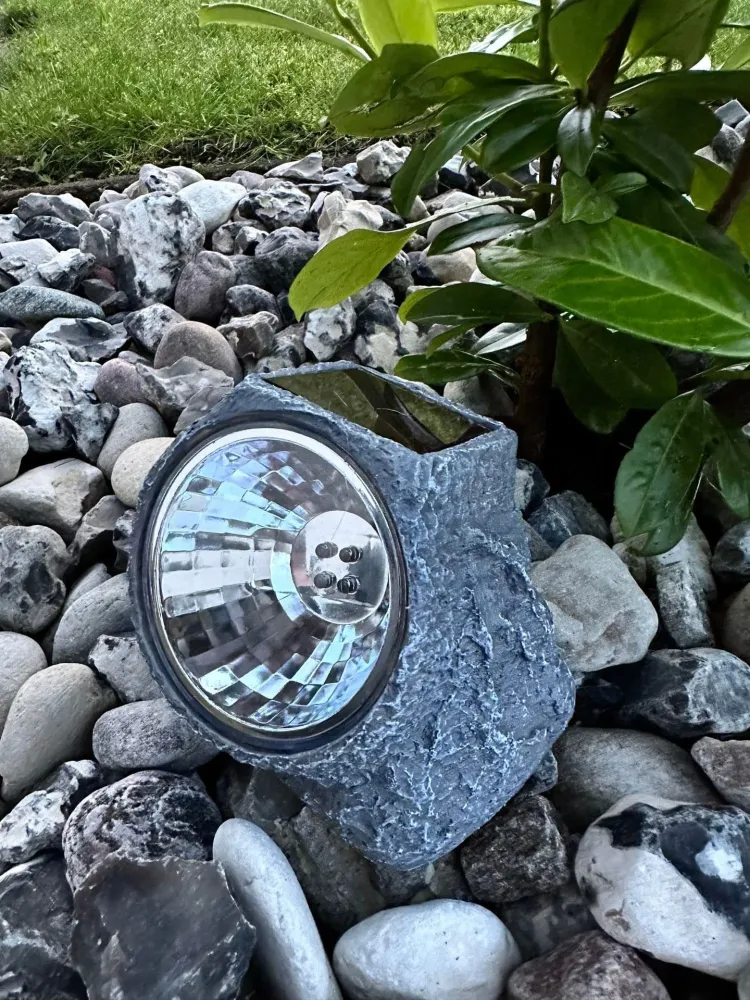 Stone med solceller - Grå