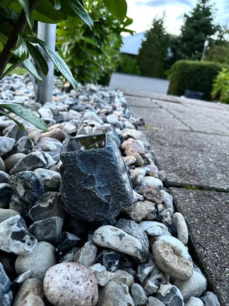 Stone med solceller - Grå