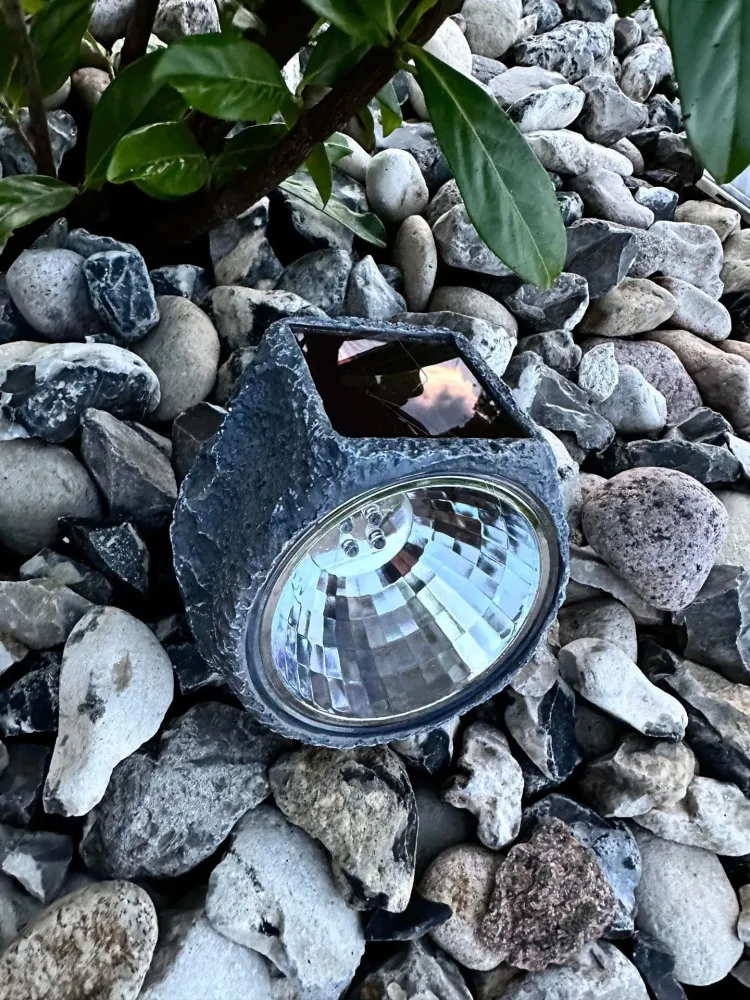 Stone med solceller - Grå