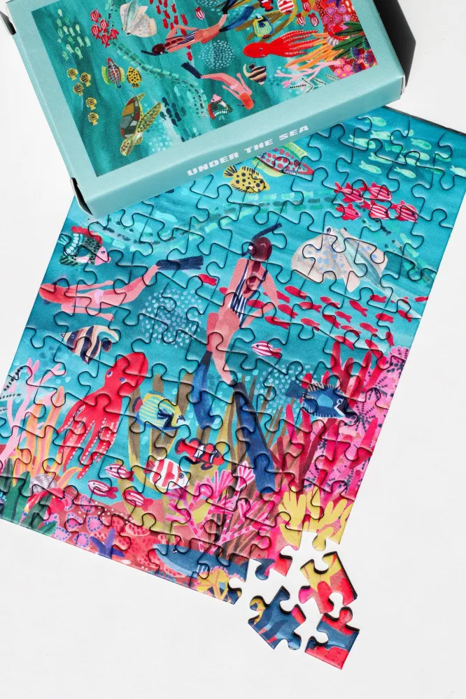 Under Sea Minipuslespill – Illustrert av Rhi James (99 brikker)
