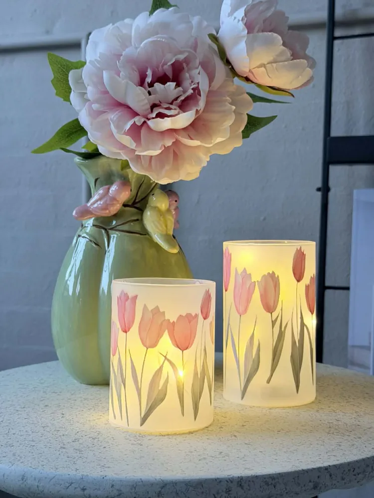 Tulipan lysestaker med LED-lys - 2 stk.