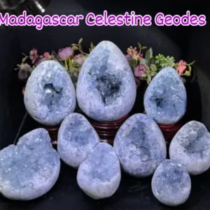 Flotte Madagascar Celestine Geode Cluster EGGs med wooden stand .. Ca. 10 - 15cm, 900 - 1000gram