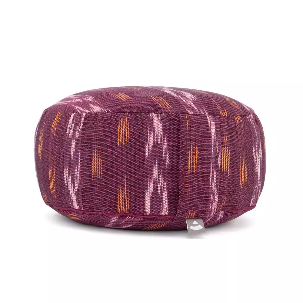 Fargerik meditasjonspute Rondo med ikat eller jacquardvev - med speltskall (32 x 17 cm)