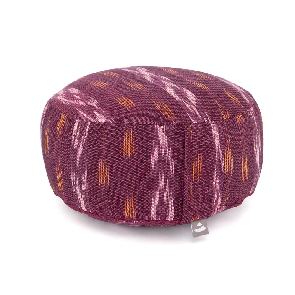 Fargerik meditasjonspute Rondo med ikat eller jacquardvev - med speltskall (32 x 17 cm)
