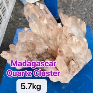Naturlig Madagascar Quartz Cluster - 5.7kg med store Tårnspisser.