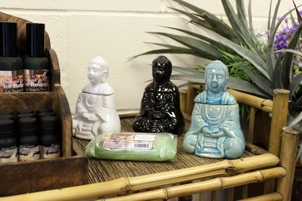 Sittende Buddha telys oljebrenner – hvit
