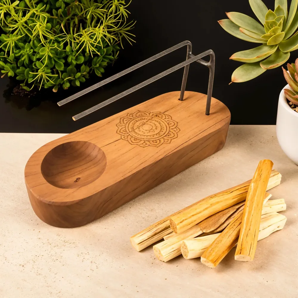 Palo Santo-holder i teaktre med mandaladesign