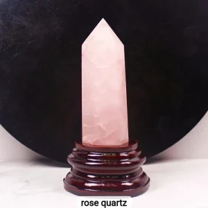 Lsrge Rose Quartz TÅrnkrystall m/trebase, 10x3cm