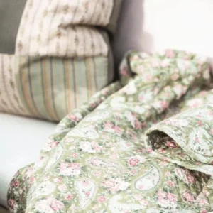 Quilt grønn m/faded rose paisley