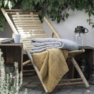 Quilt hvite og mørkegrå striper