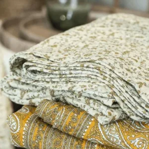 Quilt lysegul base m/gult bladmønster