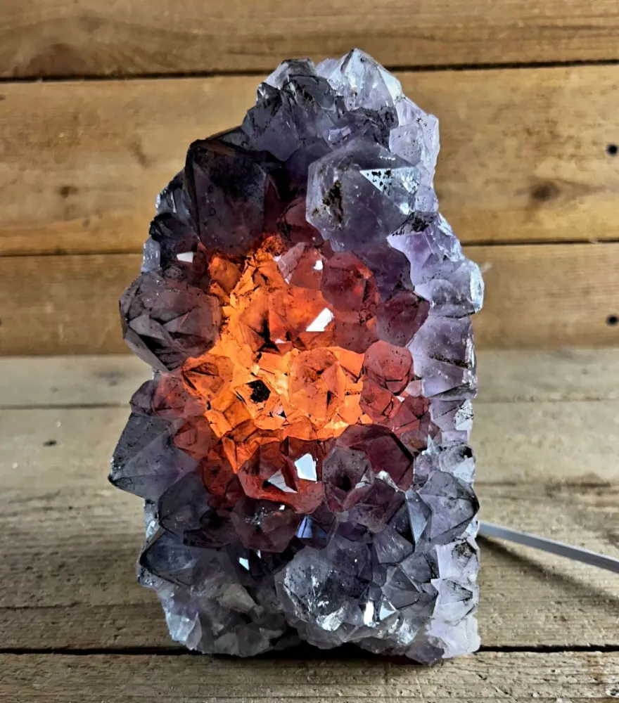 Special Large / Ametyst Rå Kvarts Cluster Lampe fra Brasil, mellom ca. 1.5 -2kg og fra ca. 15cm høyde med led trebase