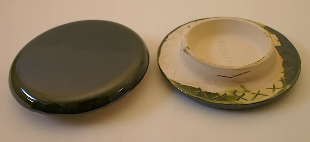 Rengjøring av fliseflaske -Green gips lokk flislagt komfyr rundt 15 cm