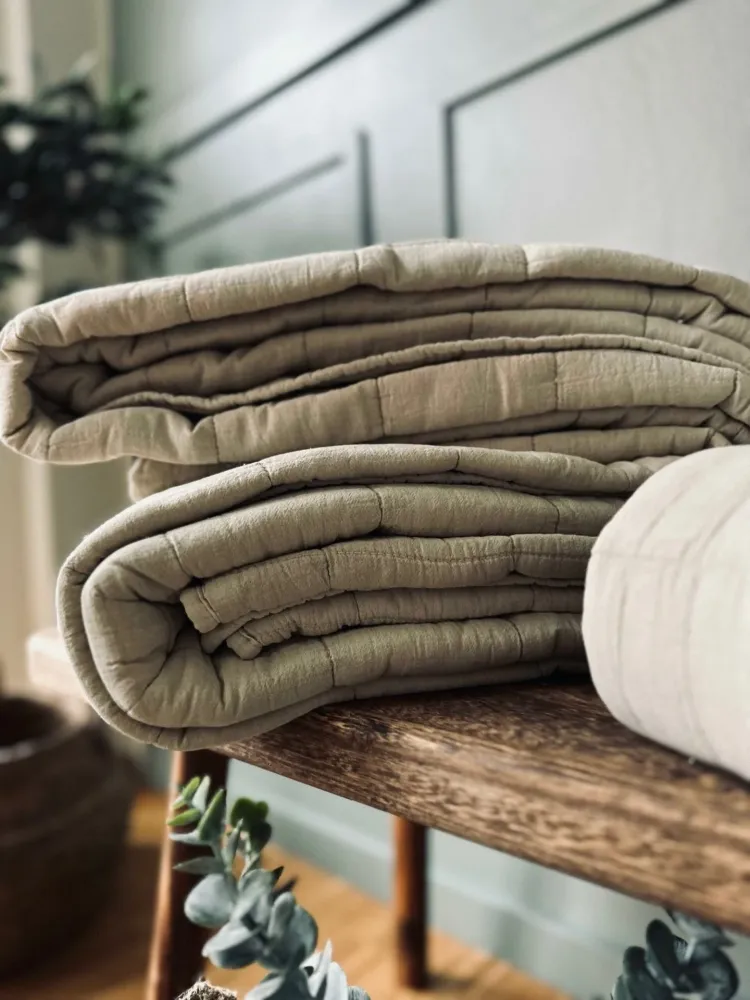 Sengeteppe STONE-WASHED Quilt – Nature