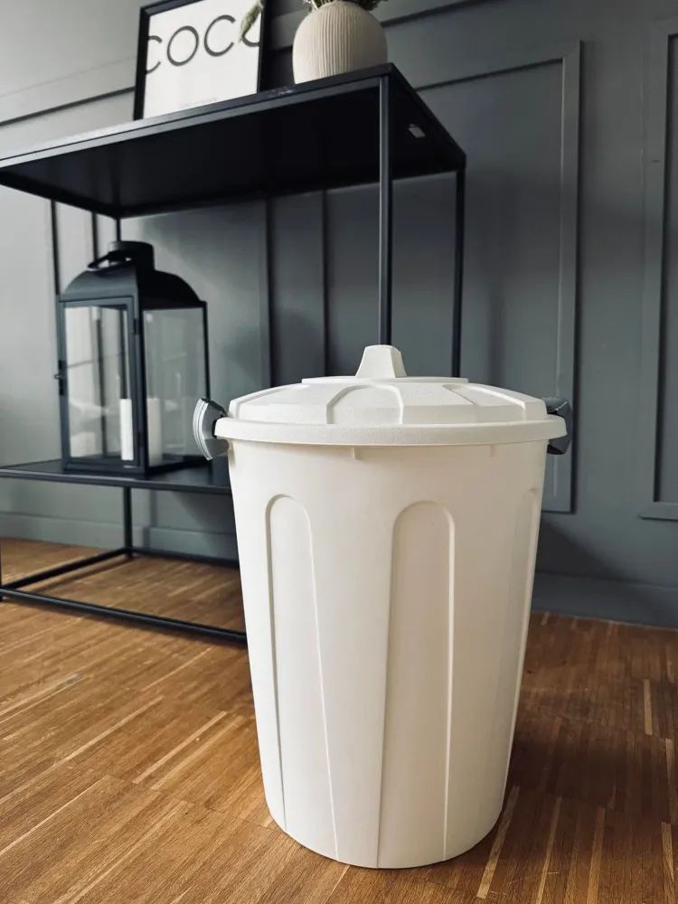 Bøtte med lokk til oppbevaring - Hvit