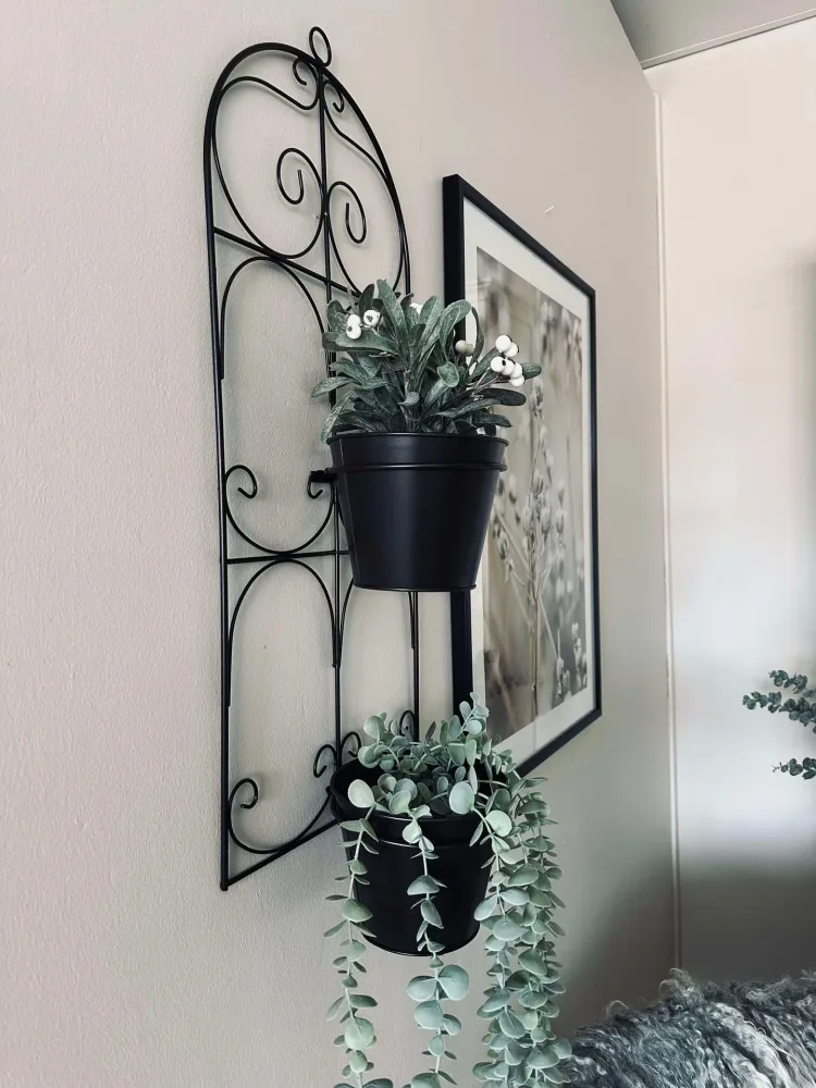 Blomsteroppheng i metall