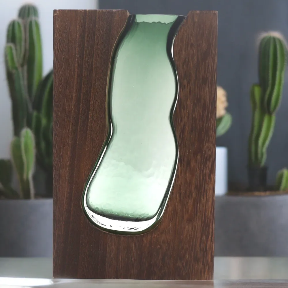 Glass terrarium vase med mørkt tungtre